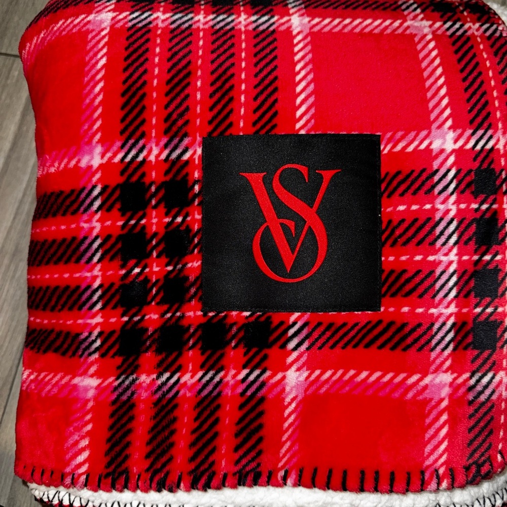 Victoria's Secret Plaid Recycled Polyester Throw Blanket 50x60 Red Black White